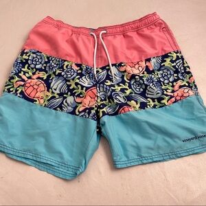 Vineyard Vines multicolor blue pink green turtle pattern swim trunks L